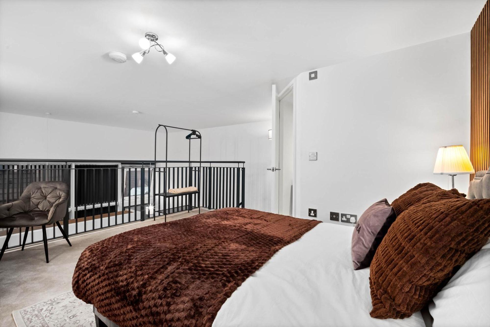 Luxurious 2 Bed City Centre Apt With Extra Sofa Bed - 2 Floors - Ps4 & Hd Smart Tv Apartment Birmingham