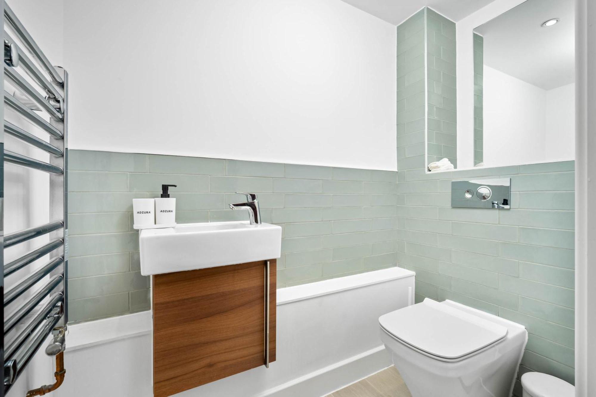 Luxurious 2 Bed City Centre Apt With Extra Sofa Bed - 2 Floors - Ps4 & Hd Smart Tv * Birmingham