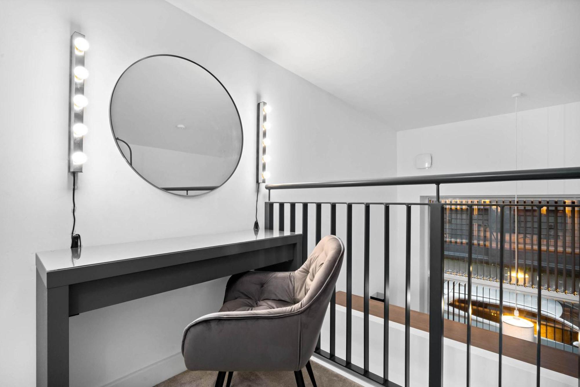 Apartment Luxurious 2 Bed City Centre Apt With Extra Sofa Bed - 2 Floors - Ps4 & Hd Smart Tv